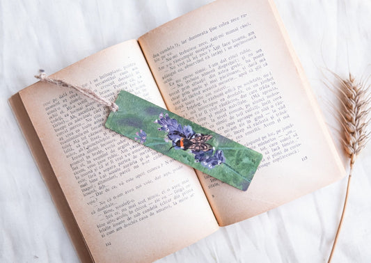 Semn de carte din lemn, pictat - Albinuța, S. Hanelore