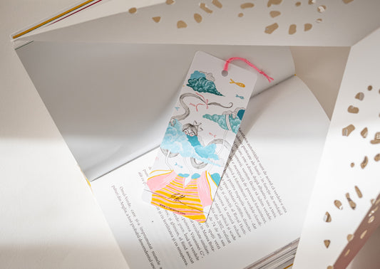 Semn de carte ”Ascunsă printre nori”