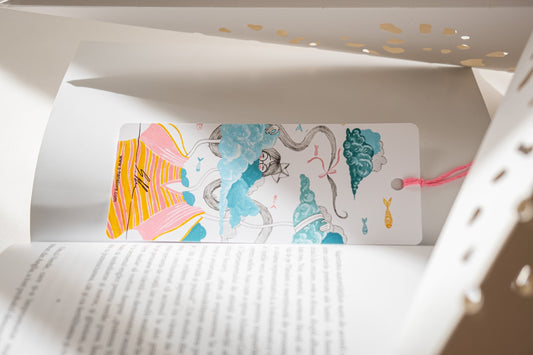 Semn de carte ”Ascunsă printre nori”